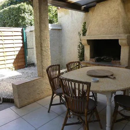 Rez De Jardin Au Calme Et Proche Apartment